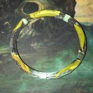 Epoxy custom bracelet kiwis 🥝 glitter & my favorite leaves New